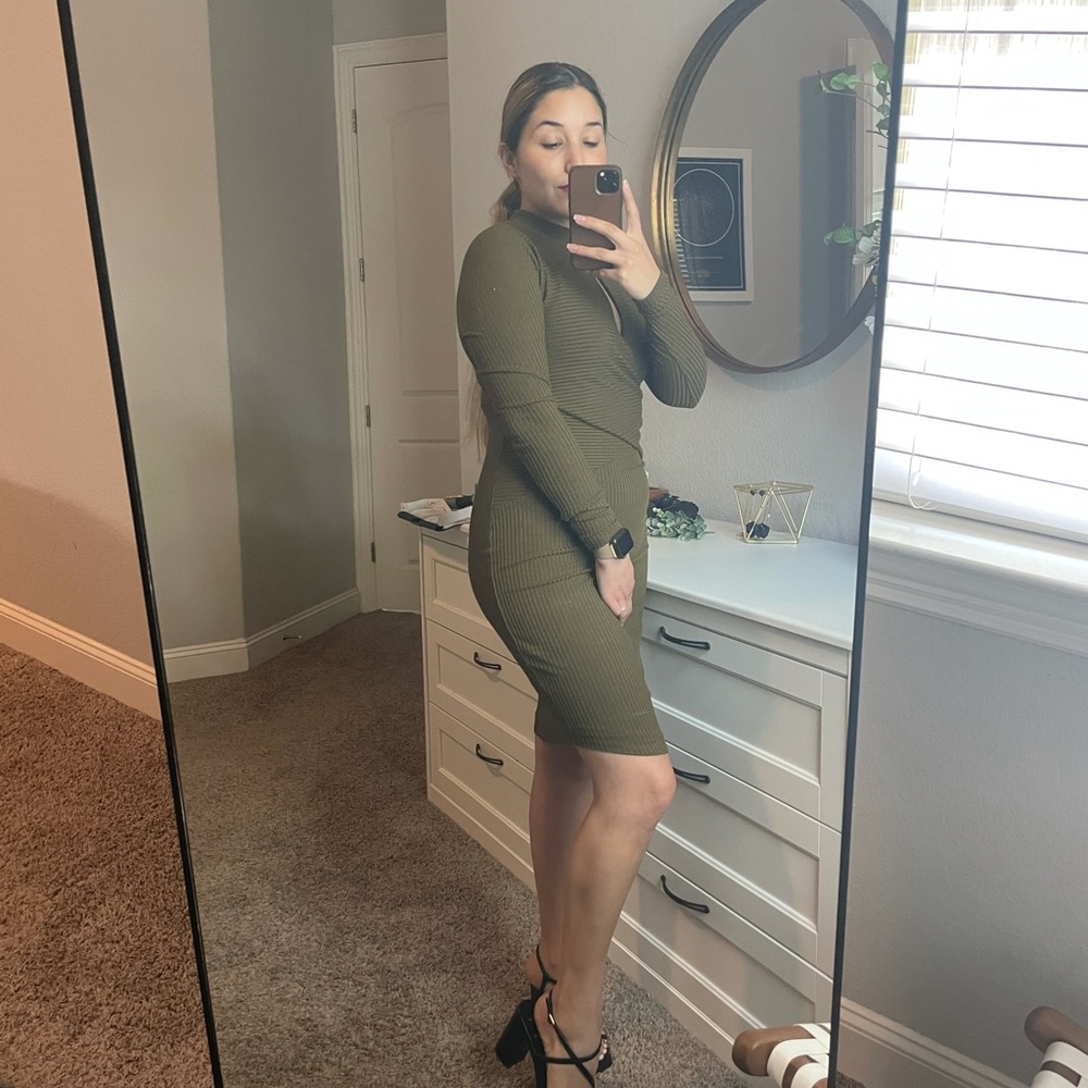 Green bodycon dress